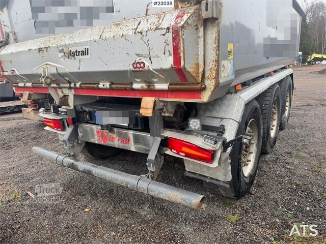  Istrail triple-axle trailer