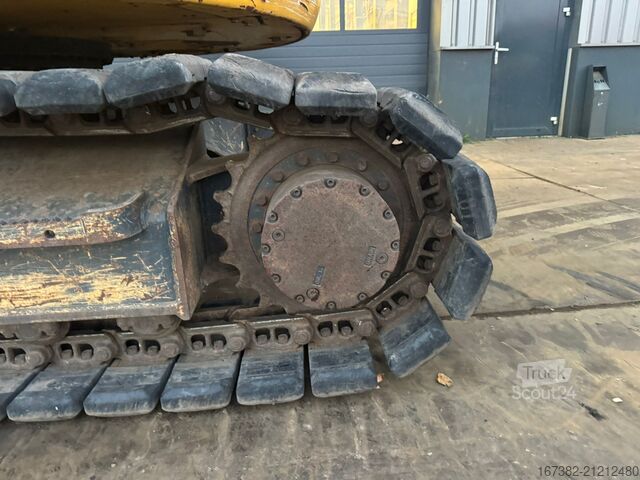 Crawler excavator Komatsu PC138-11