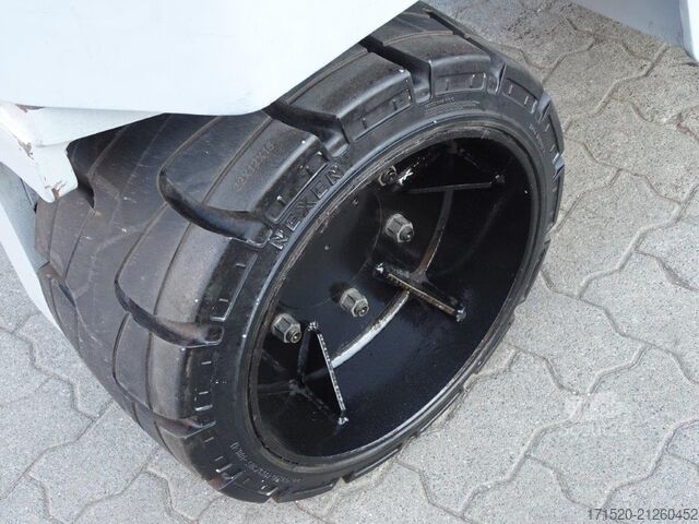 4-vejs gaffeltruck Hubtex DQ80-G