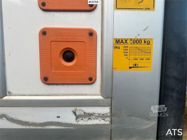 Transporte refrigerado/congelado Volvo FM450 box truck 6x2 w/ full side opening, 2 zone u