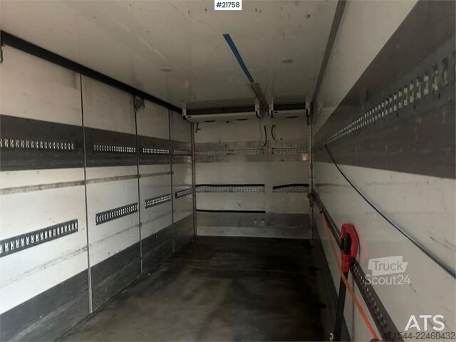 Transporte refrigerado/congelado Volvo FM450 box truck 6x2 w/ full side opening, 2 zone u