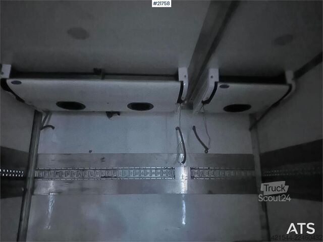 Transporte refrigerado/congelado Volvo FM450 box truck 6x2 w/ full side opening, 2 zone u