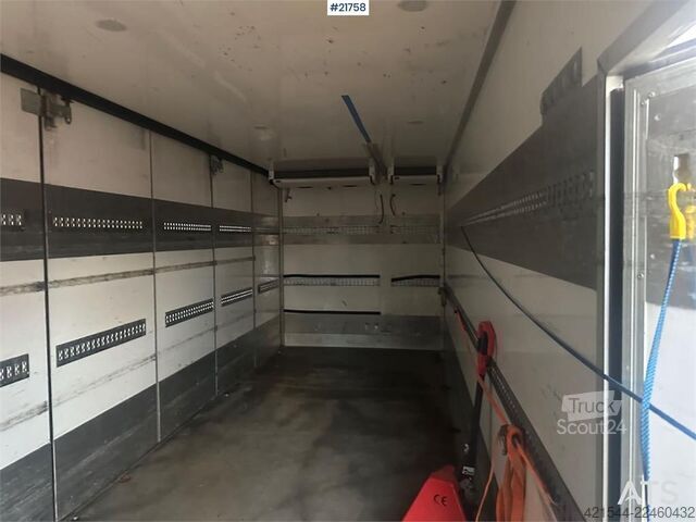 Transporte refrigerado/congelado Volvo FM450 box truck 6x2 w/ full side opening, 2 zone u