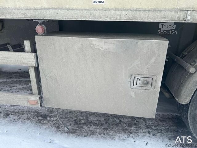 Jäähdytetyt/pakastetut kuljetukset HFR Cabinet semi with Thermo King unit