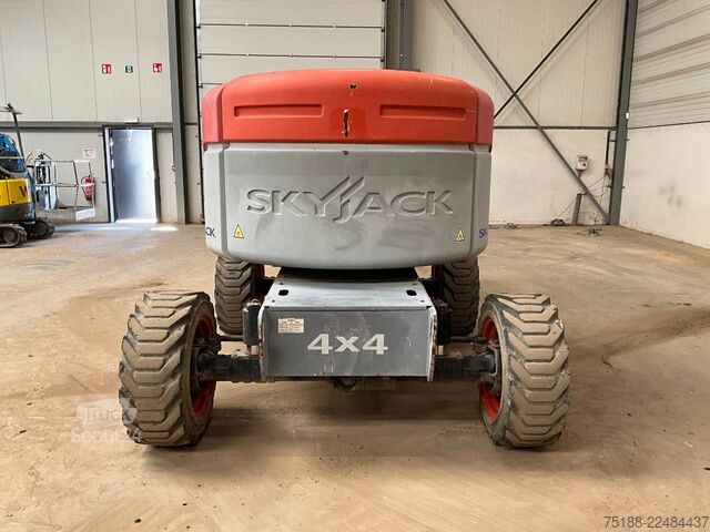Plataforma de trabalho telescópica articulada SkyJack SJ 46 AJ