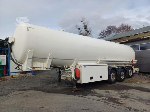 Remorcă cisternă Stokota 3 AXL/E