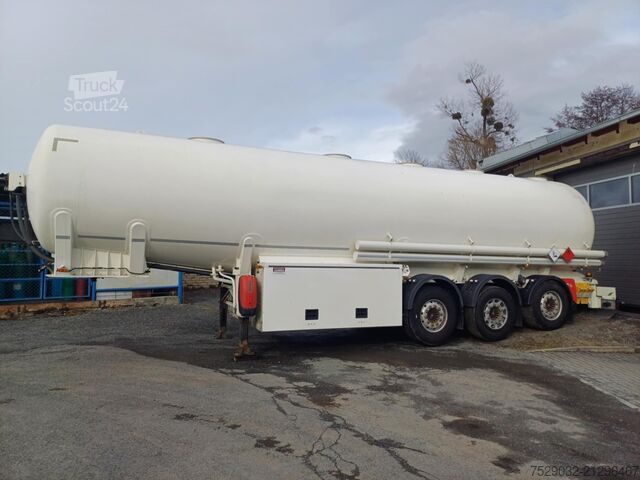 Remorcă cisternă Stokota 3 AXL/E