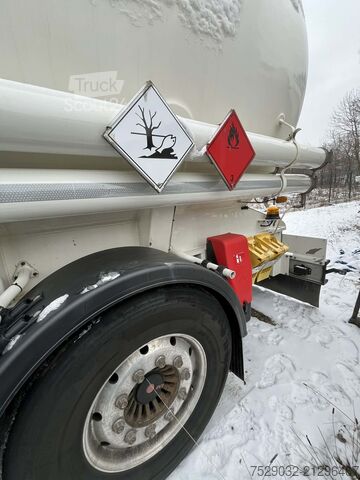 Remorcă cisternă Stokota 3 AXL/E