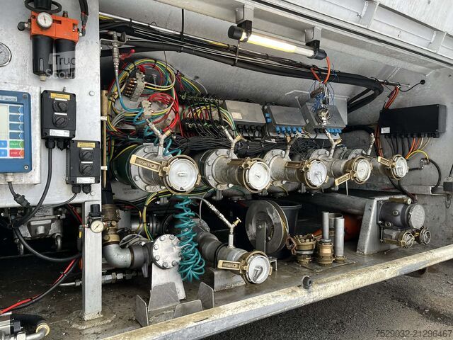 Remorcă cisternă Stokota 3 AXL/E