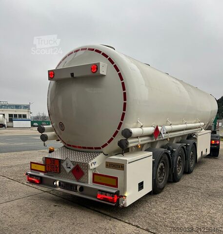 Remorcă cisternă Stokota 3 AXL/E