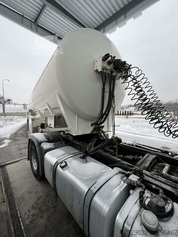 Remorcă cisternă Stokota 3 AXL/E