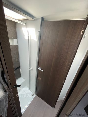 Autorulotă semi-integrată ADRIA Matrix Supreme 670 SL*Safey+Style*Leder*Mj.2025*