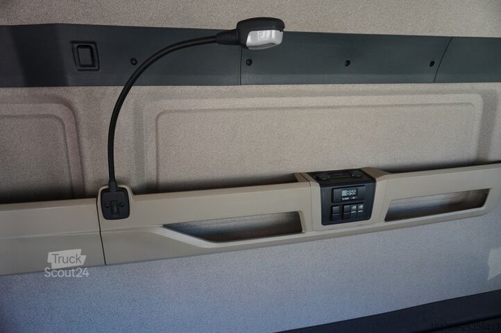 Traktoriaus vienetas MAN TGX 33.640 6x4 tractor unit / GVM 70 t