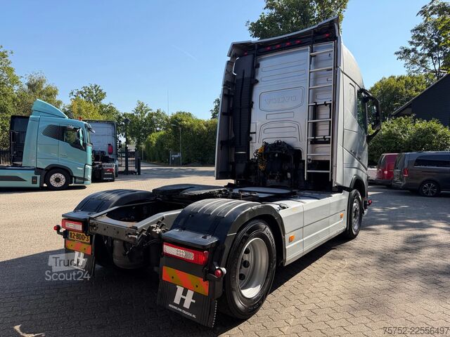 Standard-SZM Volvo FH 420 4X2 Globetrotter Hydraulic NL Truck