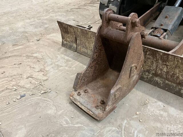 Minikoparka Bobcat E 19