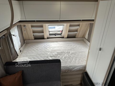 Lakókocsi Hobby De Luxe 490 KMF Modell 2026 1800kg Garage