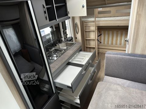 Lakókocsi Hobby De Luxe 490 KMF Modell 2026 1800kg Garage