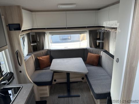 Lakókocsi Hobby De Luxe 495 UL IC Sonder. Mod. 2026 1800 kg