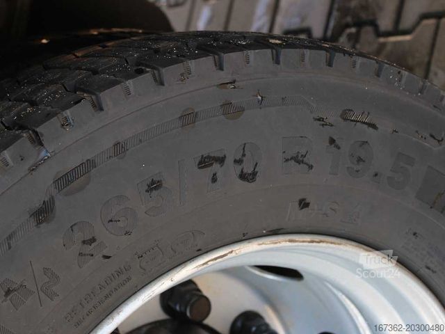 Камион платформа с брезент IVECO EUROCARGO 120E25, EURO 5, SIDEWALLS, TAIL LIFT