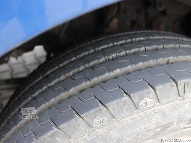 Dobozos teherautó RENAULT MIDLUM 160.10, EURO 4, TAIL LIFT, PNEU 80%