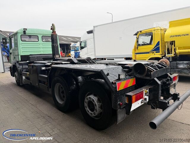 Āķa rokas sistēma MAN 26.403 6x2 met Stuuras, Handgeschakeld