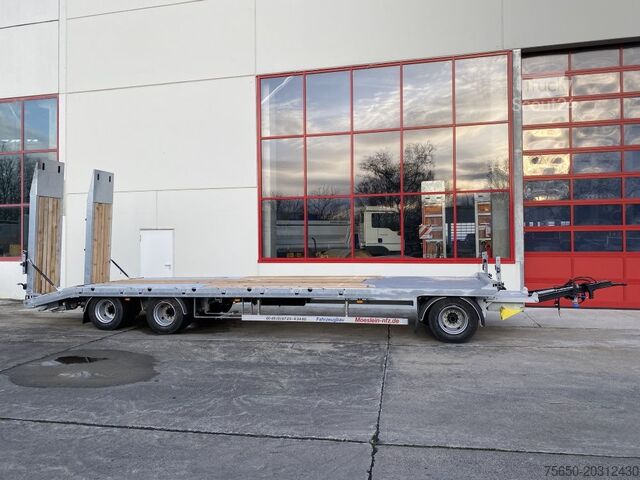 Reboque com plataforma rebaixada Möslein T 3-8,20 P VB H1 Blatt  3 Achs Tieflader mit gerader Ladefläche 8,10 m, Neufahrzeug