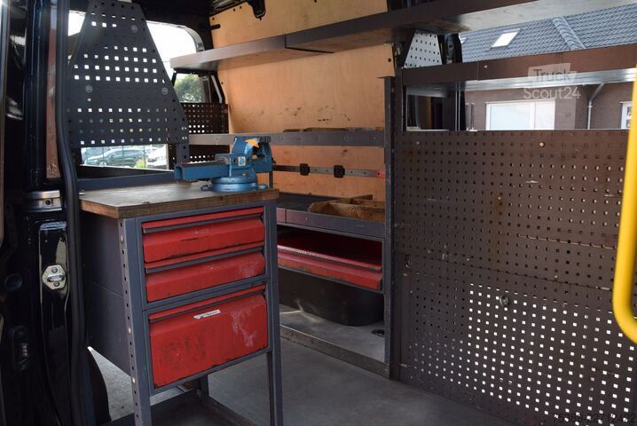 Фургон с высокой крышей VW Crafter  35 L2H2 AHK 2xSchiebetür Werkstattregale