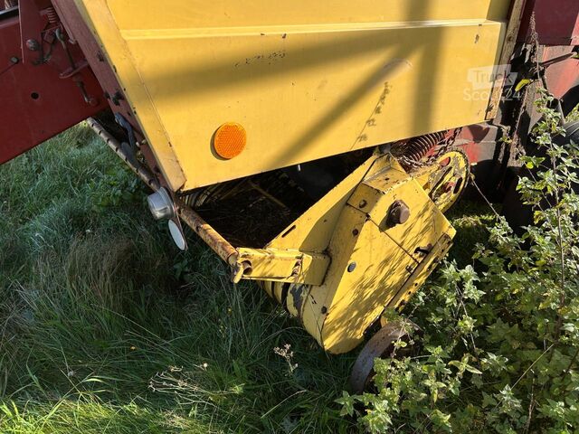 Balya presi (tarım) New Holland 865