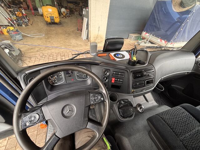 Třístranný sklápěč Mercedes-Benz Atego 824