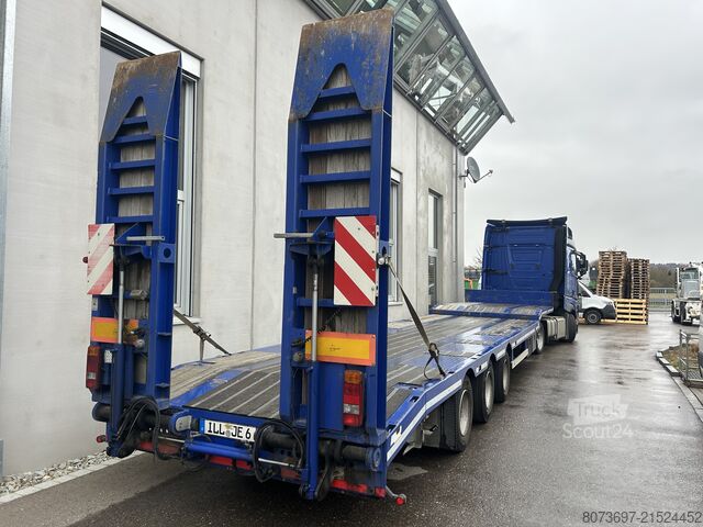 Actros Lowliner + porte-engins HRD, 252 000 km Mercedes-Benz Actros 1842