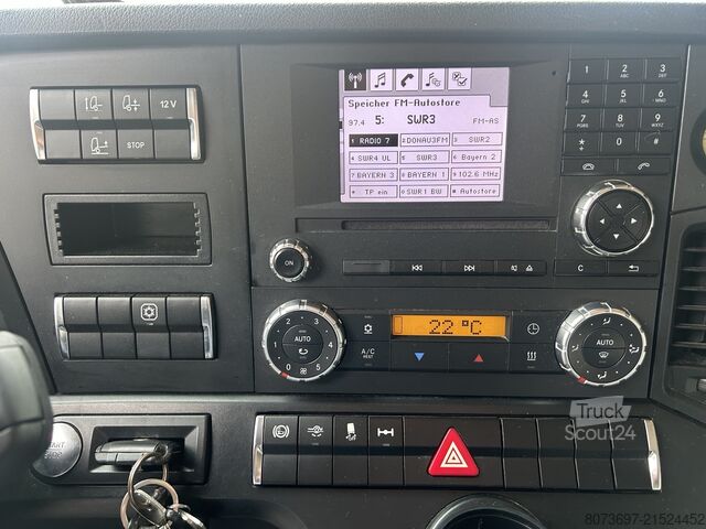 Actros Lowliner + porte-engins HRD, 252 000 km Mercedes-Benz Actros 1842