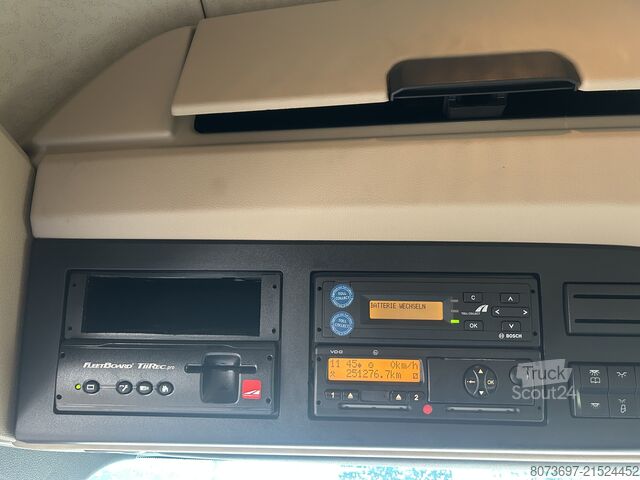 Actros Lowliner + porte-engins HRD, 252 000 km Mercedes-Benz Actros 1842