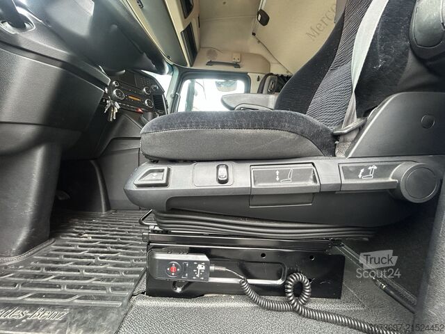 Actros Lowliner + porte-engins HRD, 252 000 km Mercedes-Benz Actros 1842