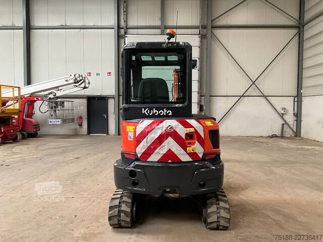 Miniexcavadora Kubota KX 037-4