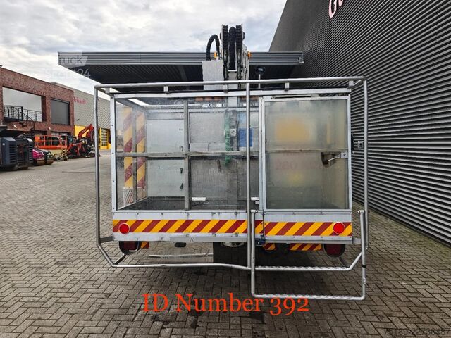 Piattaforma di sollevamento Mercedes-Benz Axor 1833 4x4 Vema 222 TE