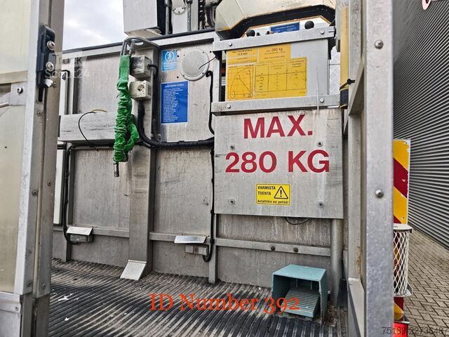 Piattaforma di sollevamento Mercedes-Benz Axor 1833 4x4 Vema 222 TE