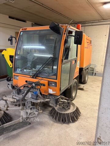 Yol süpürme aracı Bucher-Schörling CC2000