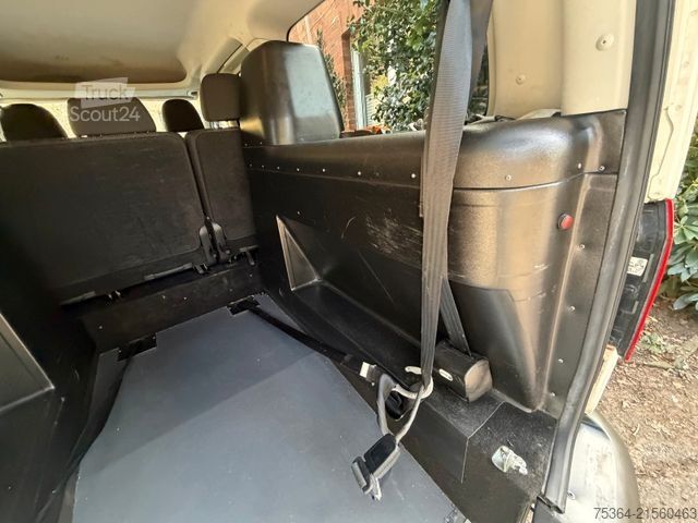 Minibus VW Caddy Maxi 1.4 TGI/CNG BlueMotion Rollstuhlrampe