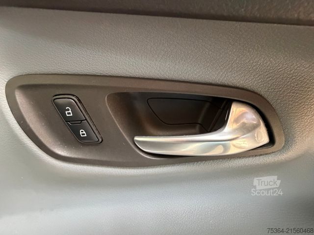 Minibus FORD Transit Custom 2.0 TdCi L1H1 9Sitze Motor Defect