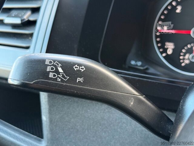 Slēgtais furgons VW T6 Transporter 2.0 TDI 2x Schiebetür AHK Tempom.