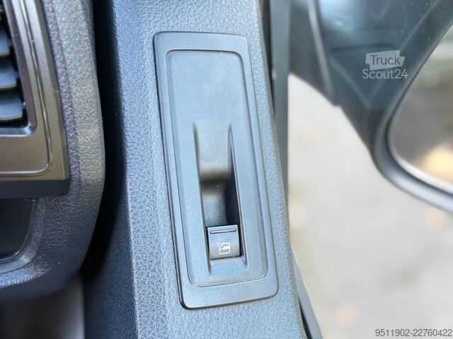 Slēgtais furgons VW T6 Transporter 2.0 TDI 2x Schiebetür AHK Tempom.