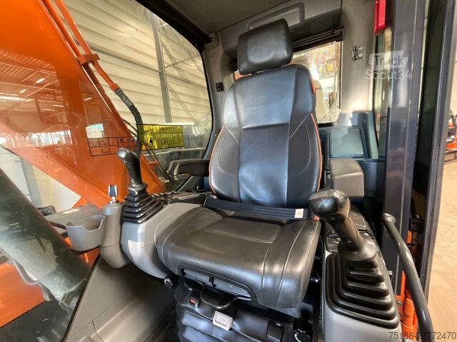 Paletli ekskavatör Doosan DX 140 LC-7