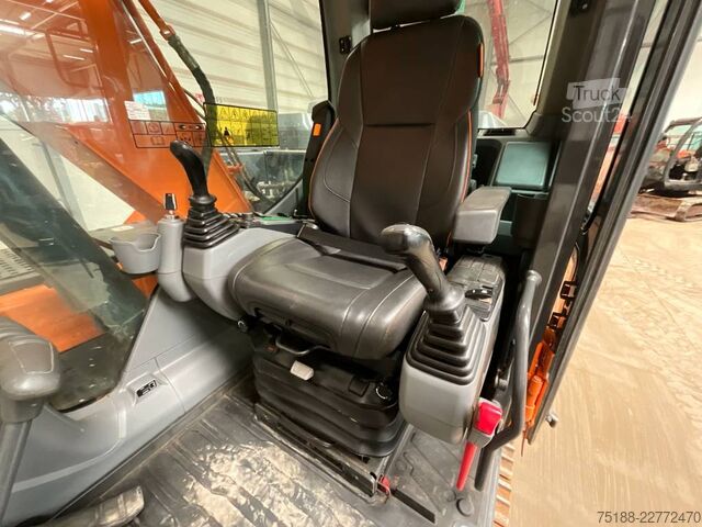 Paletli ekskavatör Doosan DX 140 LC-7