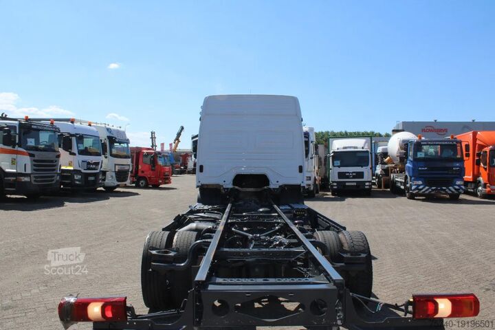 Chassis met cabine Mercedes-Benz Atego 1224 + euro 6 + 6 CYLINDER