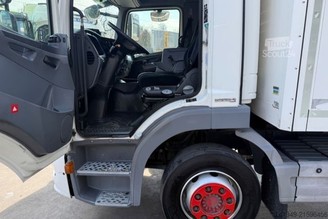 Samochód ciężarowy typu furgon MERCEDES-BENZ Atego 1224 4x2 Carrier Supra 950 -30°C