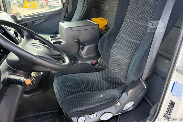 Samochód ciężarowy typu furgon MERCEDES-BENZ Atego 1224 4x2 Carrier Supra 950 -30°C