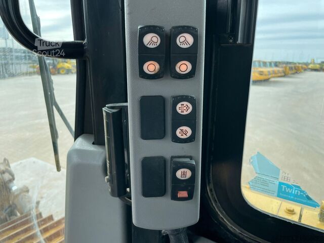 Máquina de nivelamento Caterpillar D6T LGP