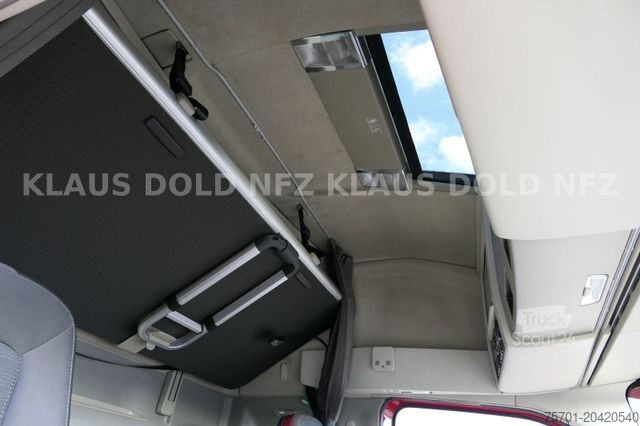 Flatbed truck VOLVO FH 500 Pritsche Kran Palfinger Funk Vollluft EU6