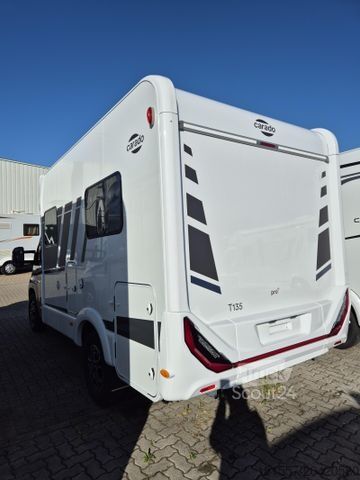 Ημιενσωματωμένο αυτοκινούμενο τροχόσπιτο CARADO T 135