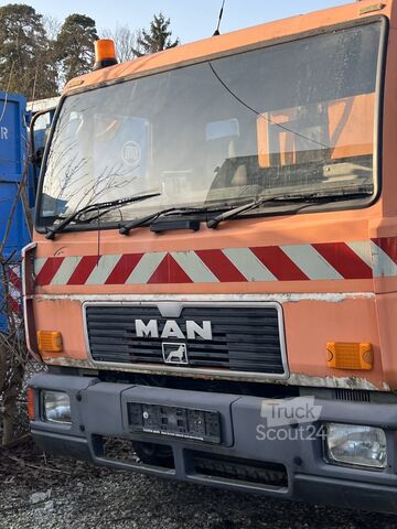 Street sweeper MAN 12.163  (Strassenreiniger)